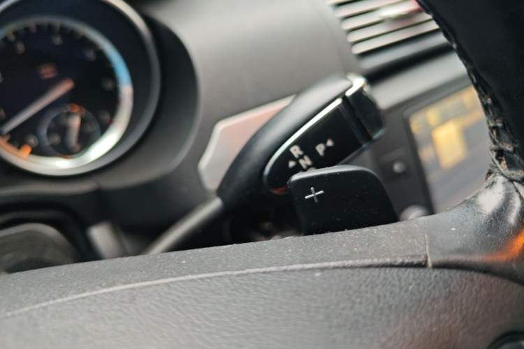 Used Mercedes-Benz R-Class 2015 R 320 4MATIC Luxury Model Gear Lever