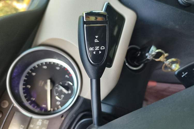 Used Mercedes-Benz R-Class 2015 R 320 4MATIC Luxury Model Gear Lever