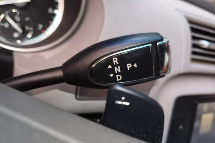 Used Mercedes-Benz R-Class 2015 R 320 4MATIC Luxury Model Gear Lever