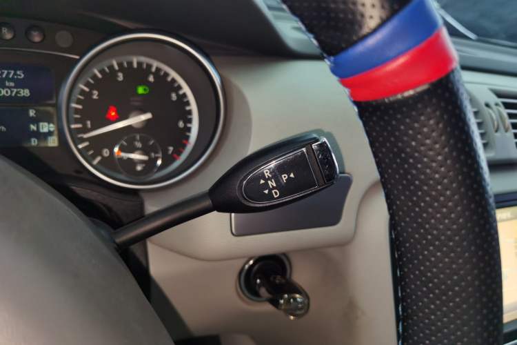 Used Mercedes-Benz R-Class 2015 R 320 4MATIC Luxury Model Gear Lever