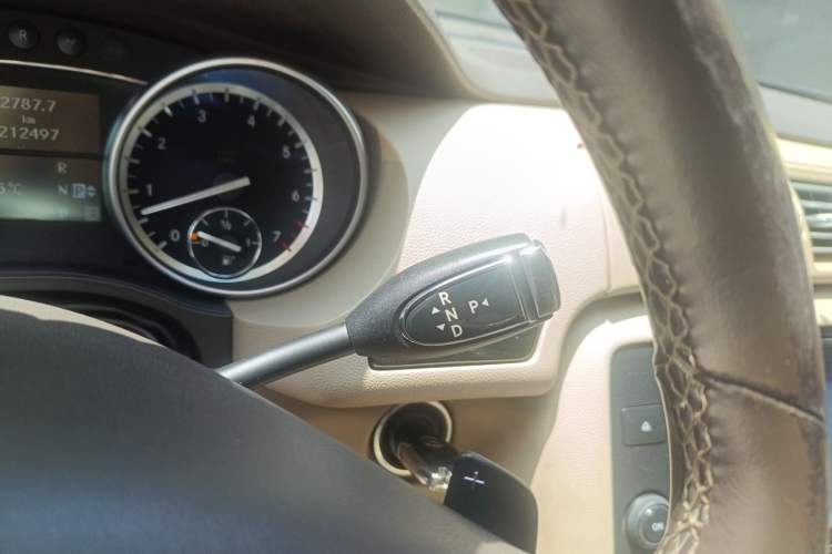 Used Mercedes-Benz R-Class 2015 R 400 4MATIC Business Model Gear Lever