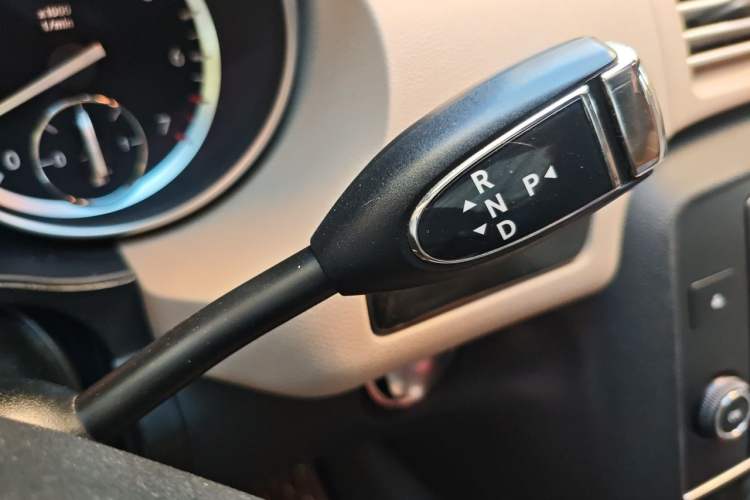 Used Mercedes-Benz R-Class 2015 R 400 4MATIC Luxury Model Gear Lever