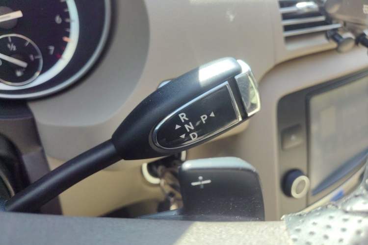 Used Mercedes-Benz R-Class 2015 R 320 4MATIC Luxury Model Gear Lever