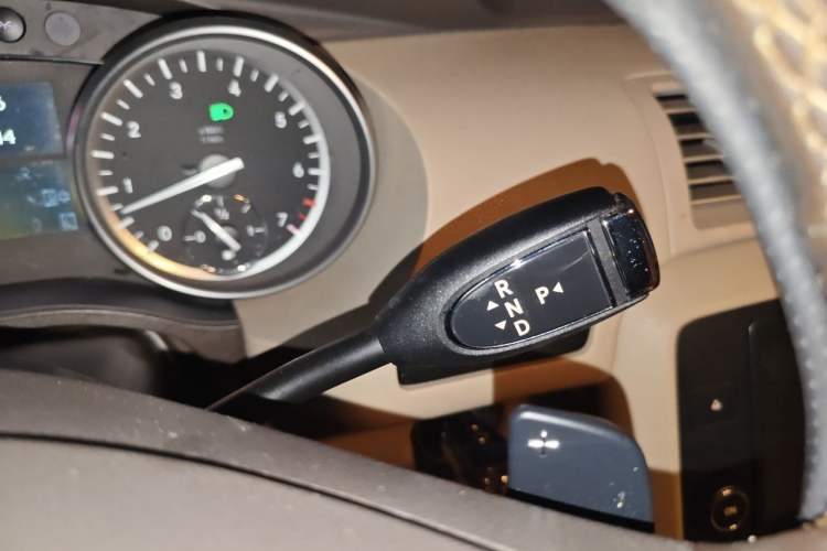 Used Mercedes-Benz R-Class 2015 R 320 4MATIC Luxury Model Gear Lever