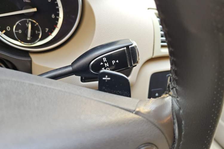 Used Mercedes-Benz R-Class 2015 R 320 4MATIC Luxury Model Gear Lever