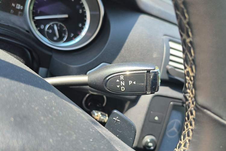 Used Mercedes-Benz R-Class 2015 R 320 4MATIC Luxury Model Gear Lever