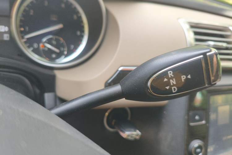 Used Mercedes-Benz R-Class 2015 R 320 4MATIC Luxury Model Gear Lever