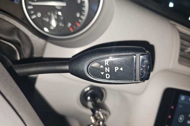 Used Mercedes-Benz R-Class 2015 R 320 4MATIC Luxury Model Gear Lever