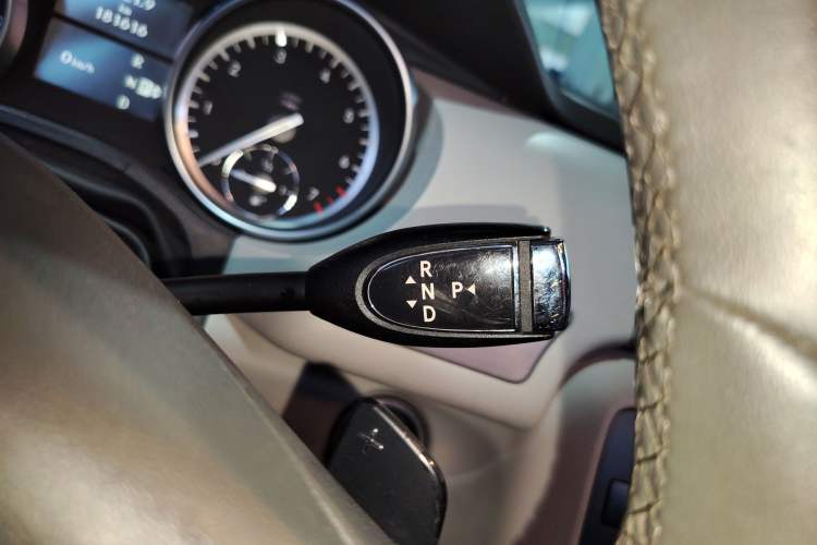 Used Mercedes-Benz R-Class 2015 R 320 4MATIC Luxury Model Gear Lever