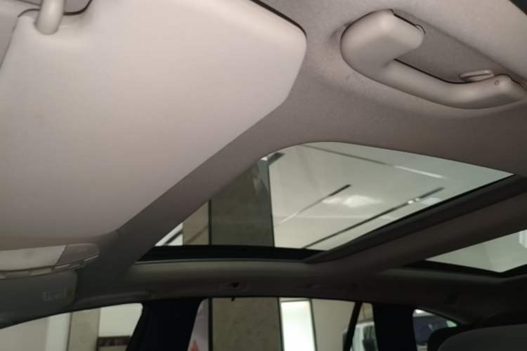 Used Mercedes-Benz R-Class 2015 R 320 4MATIC Luxury Model Headliner