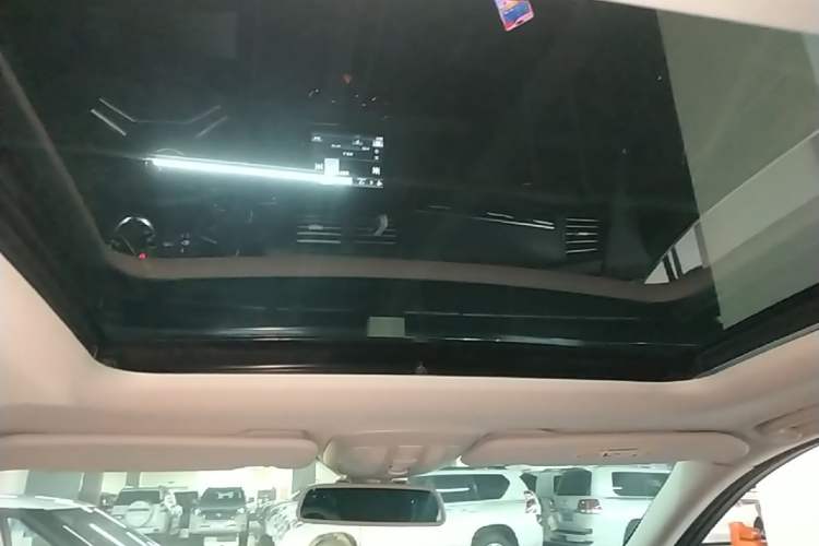 Used Mercedes-Benz R-Class 2015 R 320 4MATIC Luxury Model Headliner