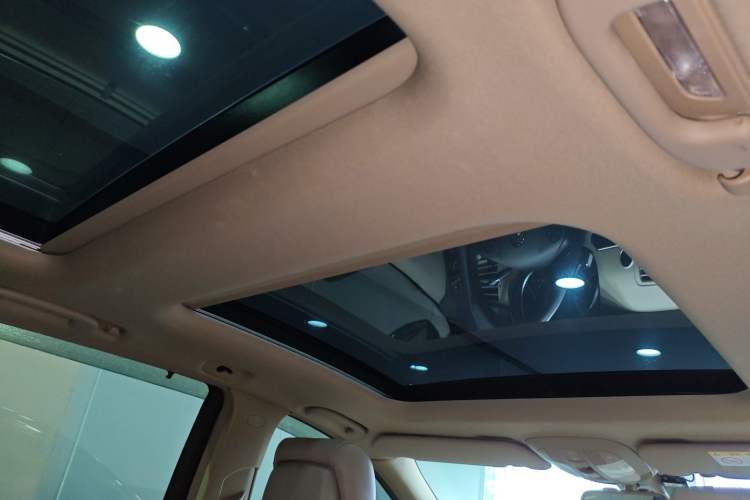 Used Mercedes-Benz R-Class 2015 R 320 4MATIC Luxury Model Headliner