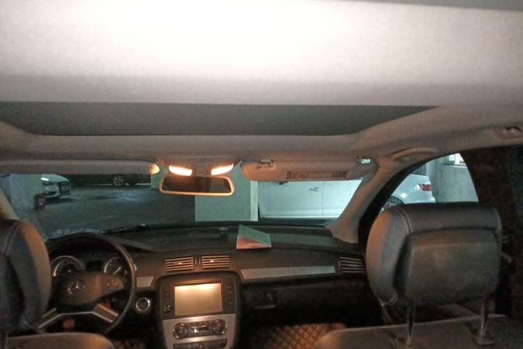 Used Mercedes-Benz R-Class 2015 R 320 4MATIC Luxury Model Headliner