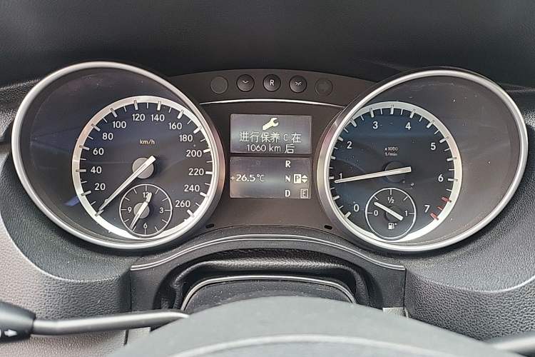 Used Mercedes-Benz R-Class 2015 R 400 4MATIC Business Model Instrument Cluster