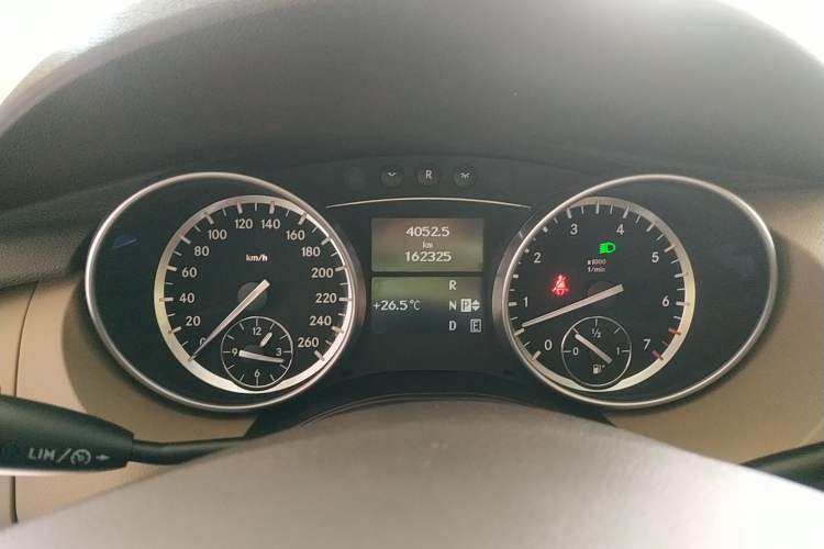 Used Mercedes-Benz R-Class 2015 R 320 4MATIC Luxury Model Instrument Cluster