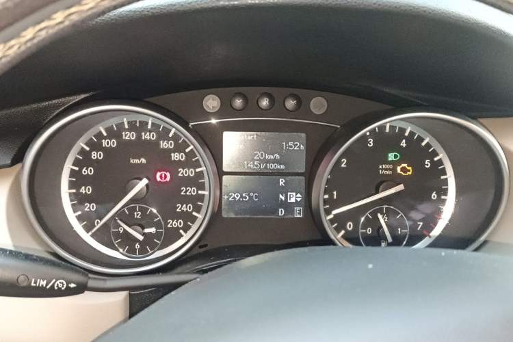 Used Mercedes-Benz R-Class 2015 R 320 4MATIC Luxury Model Instrument Cluster
