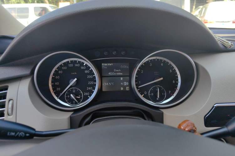 Used Mercedes-Benz R-Class 2015 R 400 4MATIC Luxury Model Instrument Cluster