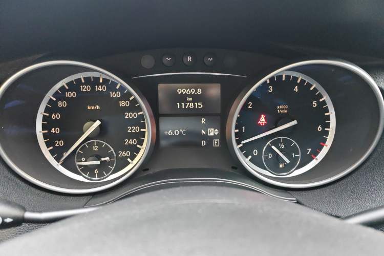 Used Mercedes-Benz R-Class 2015 R 400 4MATIC Luxury Model Instrument Cluster