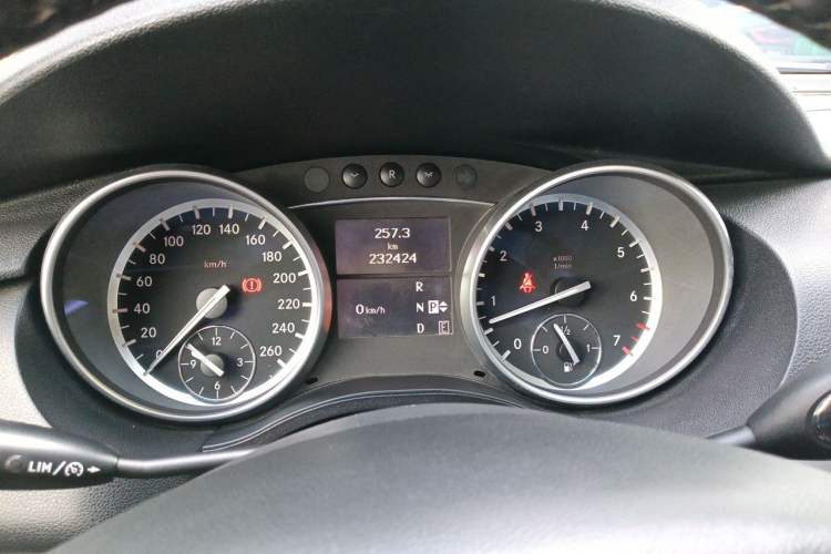Used Mercedes-Benz R-Class 2015 R 320 4MATIC Luxury Model Instrument Cluster