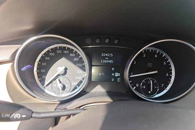 Used Mercedes-Benz R-Class 2015 R 320 4MATIC Luxury Model Instrument Cluster