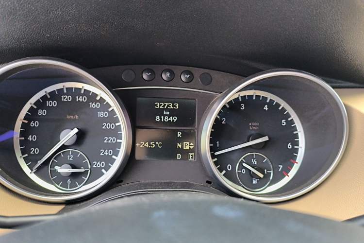 Used Mercedes-Benz R-Class 2015 R 320 4MATIC Luxury Model Instrument Cluster
