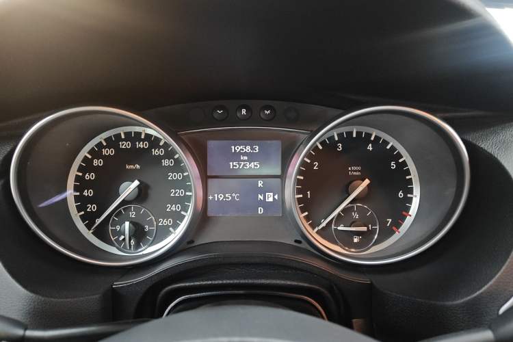 Used Mercedes-Benz R-Class 2015 R 320 4MATIC Luxury Model Instrument Cluster