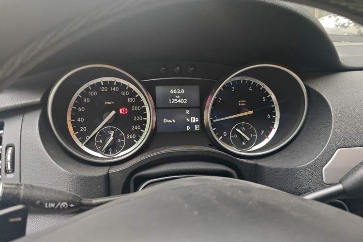 Used Mercedes-Benz R-Class 2015 R 320 4MATIC Luxury Model Instrument Cluster