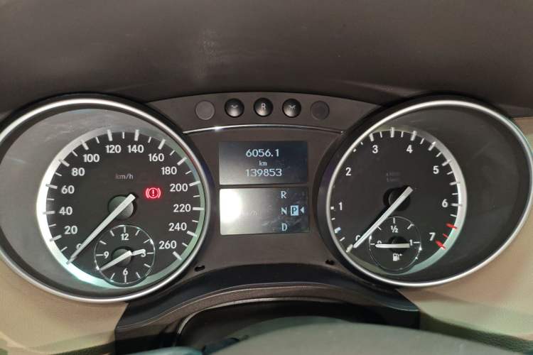Used Mercedes-Benz R-Class 2015 R 320 4MATIC Luxury Model Instrument Cluster