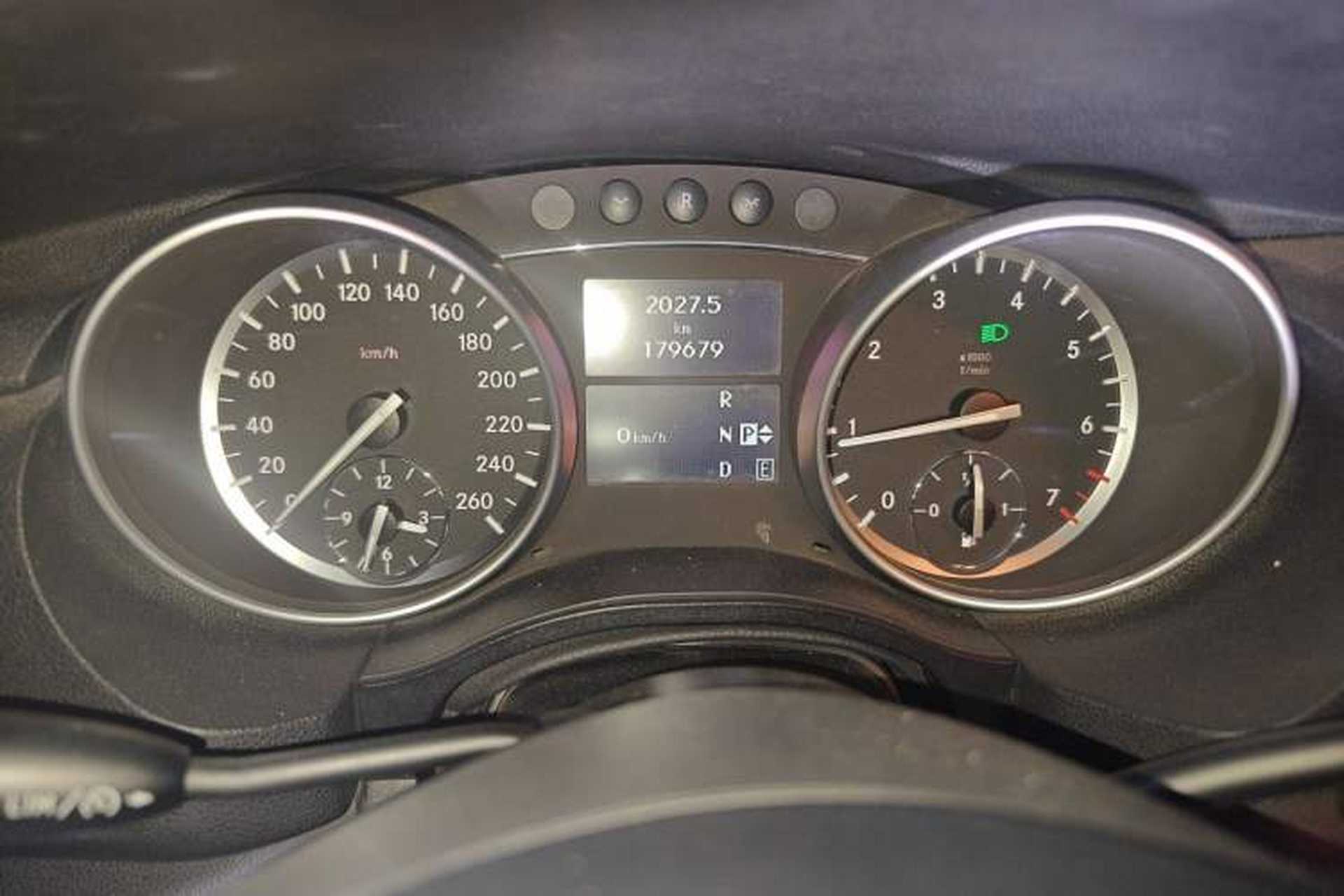 Used Mercedes-Benz R-Class 2015 R 400 4MATIC Business Model Instrument Cluster