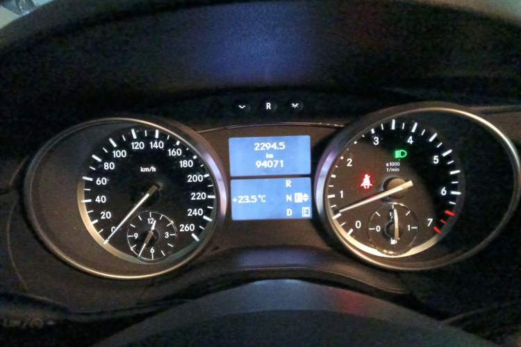 Used Mercedes-Benz R-Class 2015 R 320 4MATIC Luxury Model Instrument Cluster