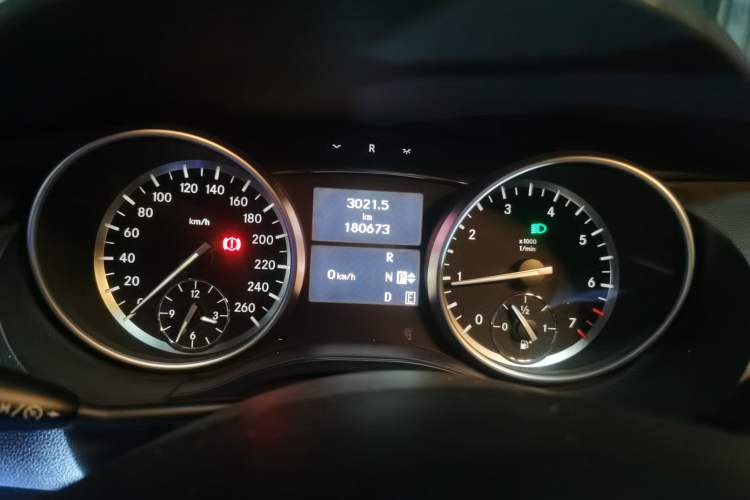 Used Mercedes-Benz R-Class 2015 R 400 4MATIC Business Model Instrument Cluster