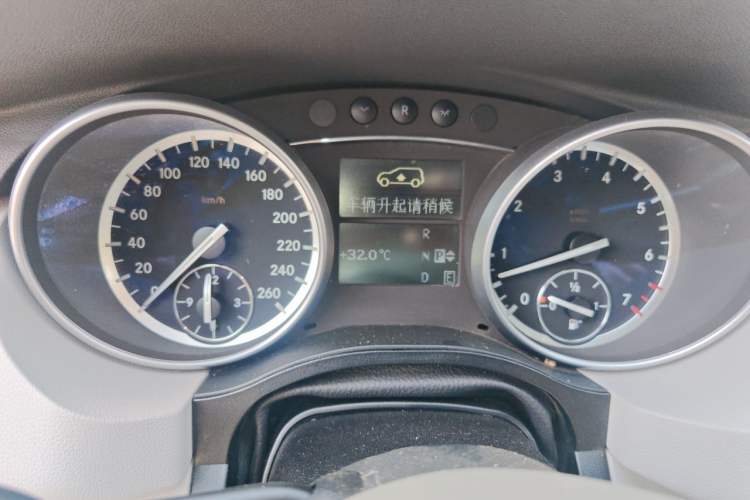 Used Mercedes-Benz R-Class 2015 R 320 4MATIC Luxury Model Instrument Cluster