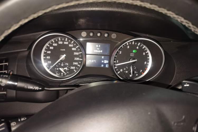 Used Mercedes-Benz R-Class 2015 R 400 4MATIC Business Model Instrument Cluster