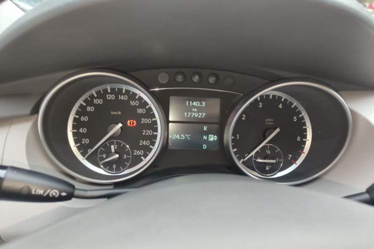 Used Mercedes-Benz R-Class 2015 R 320 4MATIC Luxury Model Instrument Cluster