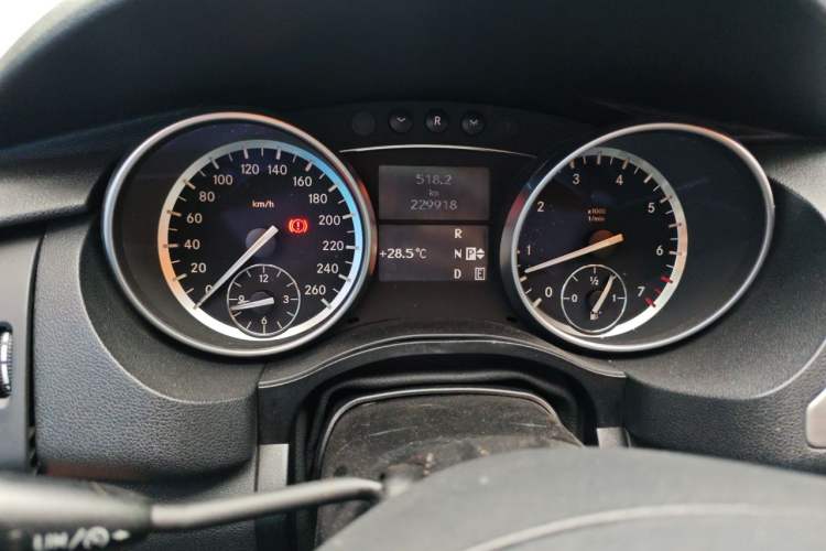 Used Mercedes-Benz R-Class 2015 R 320 4MATIC Luxury Model Instrument Cluster