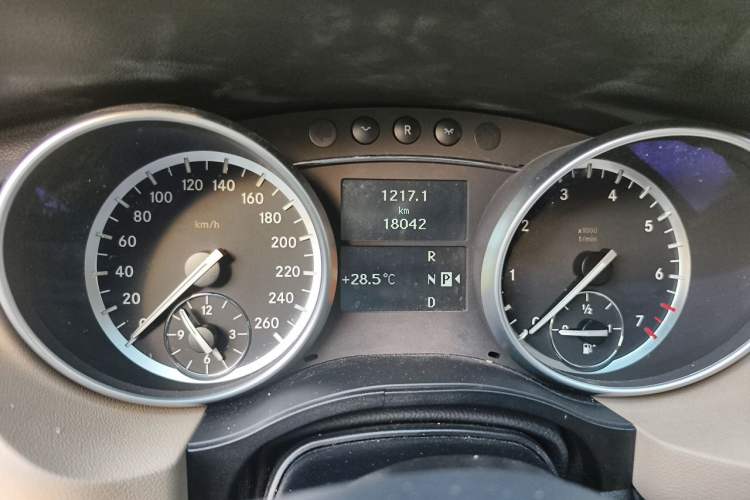 Used Mercedes-Benz R-Class 2015 R 320 4MATIC Luxury Model Instrument Cluster