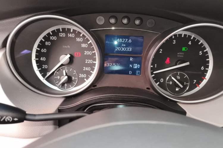 Used Mercedes-Benz R-Class 2015 R 320 4MATIC Luxury Model Instrument Cluster