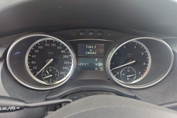 Used Mercedes-Benz R-Class 2015 R 320 4MATIC Luxury Model Instrument Cluster