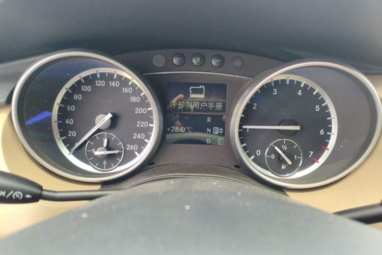 Used Mercedes-Benz R-Class 2015 R 400 4MATIC Luxury Model Instrument Cluster