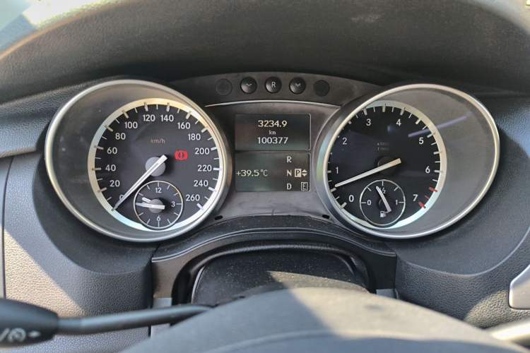Used Mercedes-Benz R-Class 2015 R 320 4MATIC Luxury Model Instrument Cluster