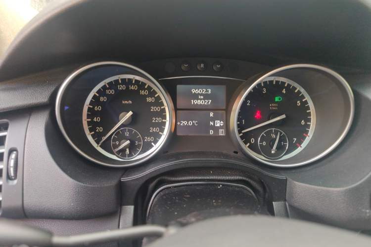 Used Mercedes-Benz R-Class 2015 R 400 4MATIC Business Model Instrument Cluster