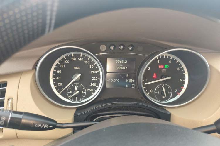 Used Mercedes-Benz R-Class 2015 R 400 4MATIC Luxury Model Instrument Cluster