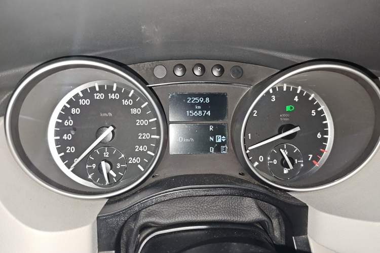 Used Mercedes-Benz R-Class 2015 R 320 4MATIC Luxury Model Instrument Cluster