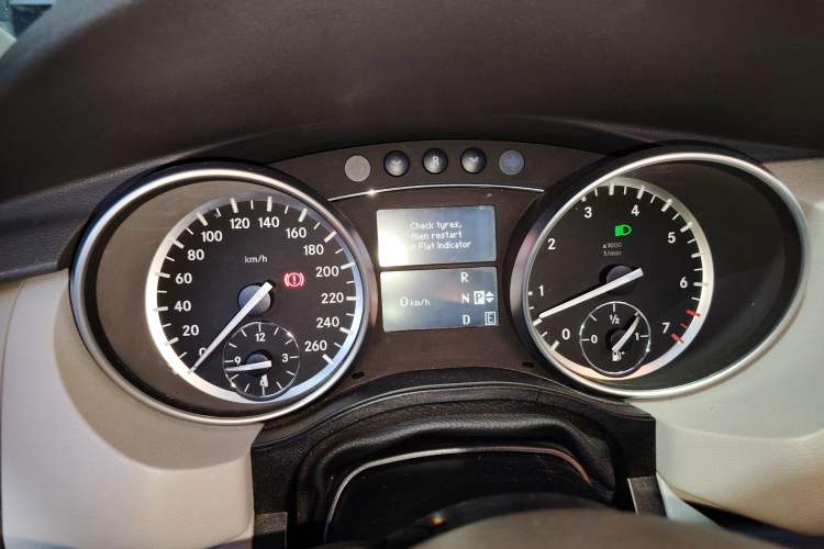 Used Mercedes-Benz R-Class 2015 R 320 4MATIC Luxury Model Instrument Cluster