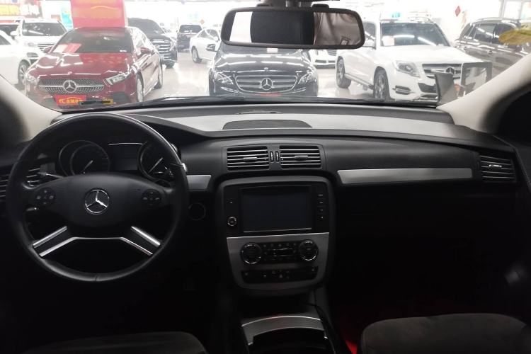 Used Mercedes-Benz R-Class 2015 R 320 4MATIC Luxury Model Interior 1