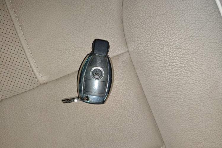 Used Mercedes-Benz R-Class 2015 R 320 4MATIC Luxury Model Interior 1