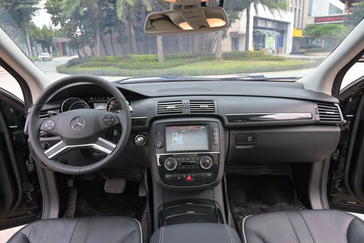 Used Mercedes-Benz R-Class 2015 R 400 4MATIC Luxury Model Interior 1