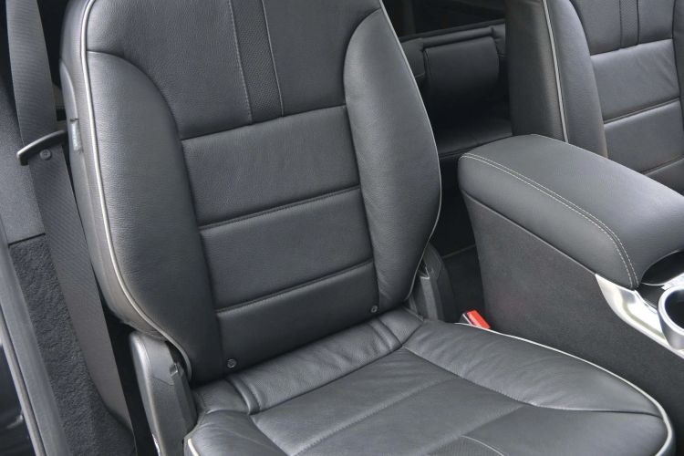 Used Mercedes-Benz R-Class 2015 R 400 4MATIC Luxury Model Interior 10