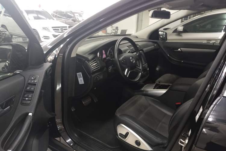 Used Mercedes-Benz R-Class 2015 R 320 4MATIC Luxury Model Interior 2