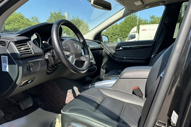 Used Mercedes-Benz R-Class 2015 R 320 4MATIC Luxury Model Interior 2